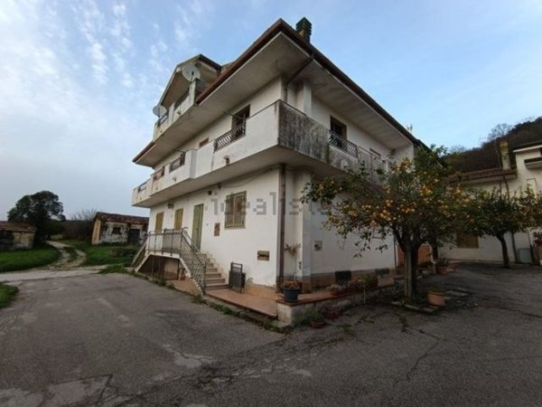 casa indipendente in vendita a Pratella in zona Mastrati