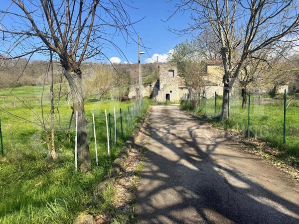 casale in vendita a Pratella