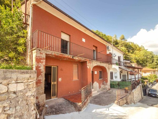 casa indipendente in vendita a Pratella