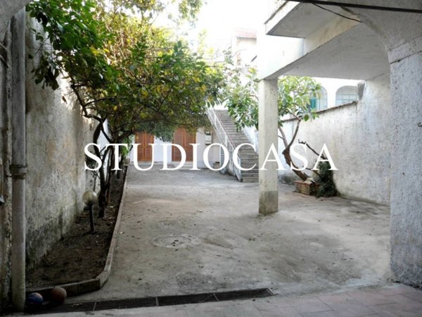 intera palazzina in vendita a Recale