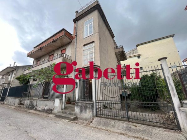 casa indipendente in vendita a Recale