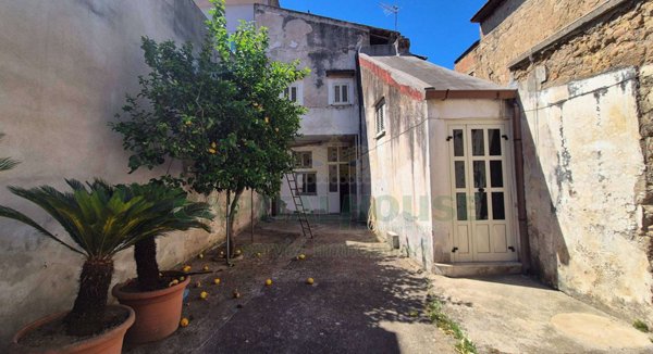 casa indipendente in vendita a Recale