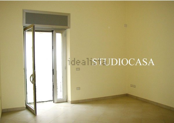 locale commerciale in vendita a Recale