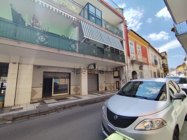 locale commerciale in vendita a Recale