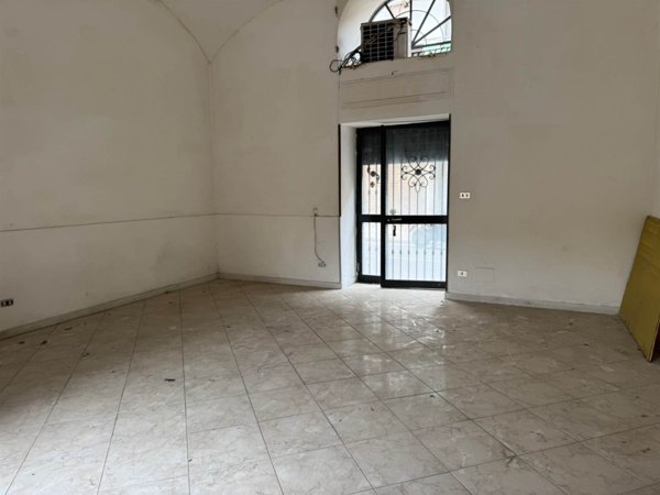 locale commerciale in vendita a Recale