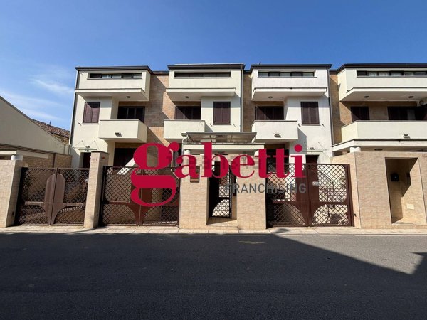 casa indipendente in vendita a Recale