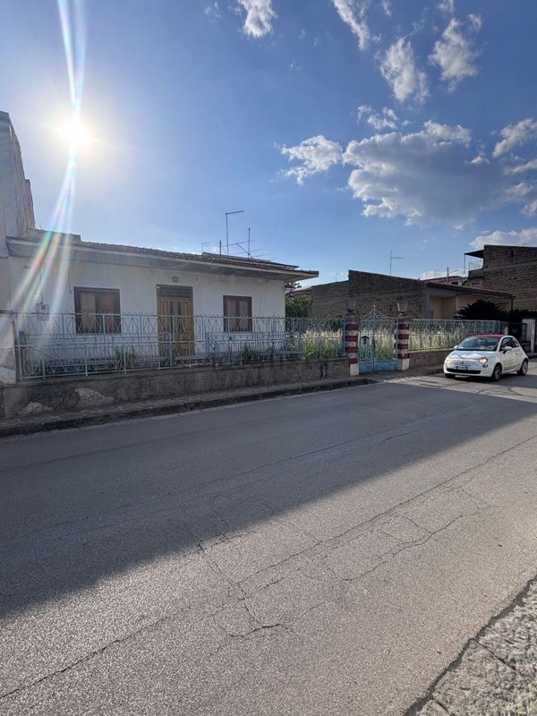 casa indipendente in vendita a Recale