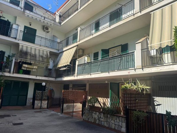casa indipendente in vendita a Recale