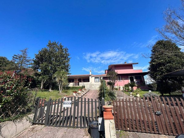 casa indipendente in vendita a Rocca d'Evandro in zona Casamarina