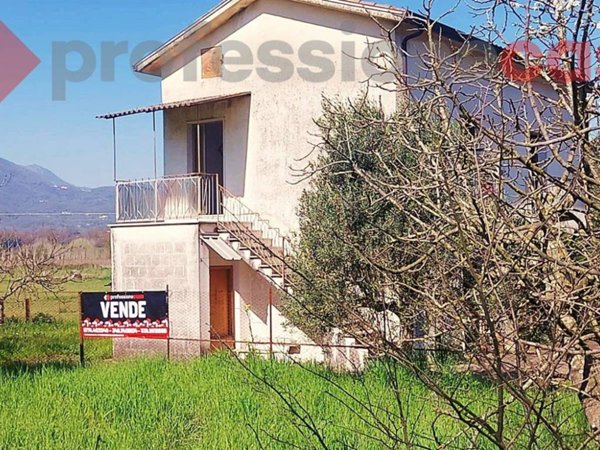casa indipendente in vendita a Rocca d'Evandro in zona Camino