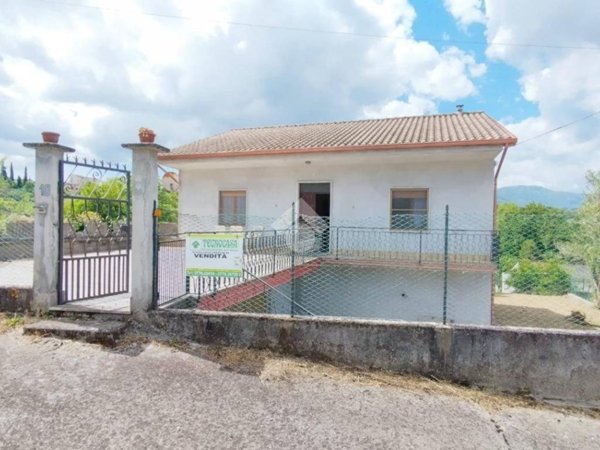 casa indipendente in vendita a Rocca d'Evandro