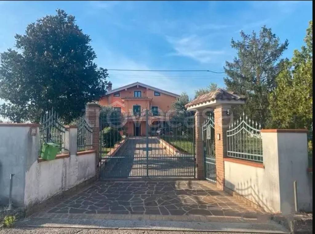casa indipendente in vendita a Rocca d'Evandro in zona Casamarina