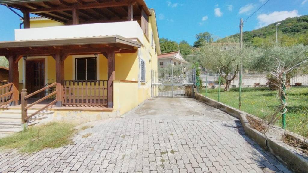 casa indipendente in vendita a Rocca d'Evandro in zona Camino