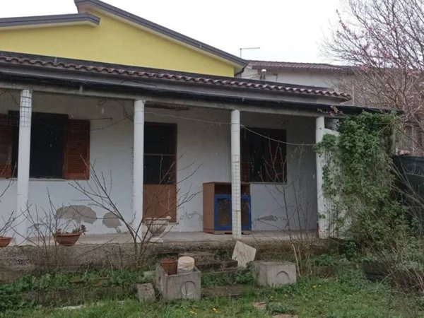 casa indipendente in vendita a Rocca d'Evandro