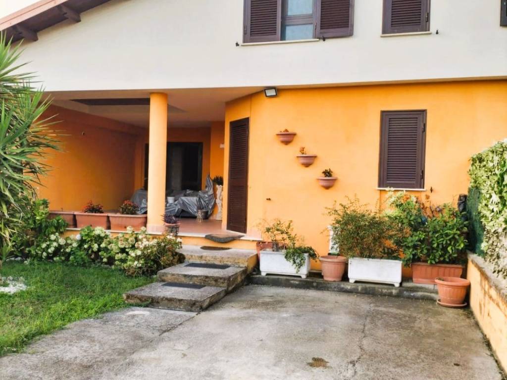 casa indipendente in vendita a Rocca d'Evandro in zona Casamarina