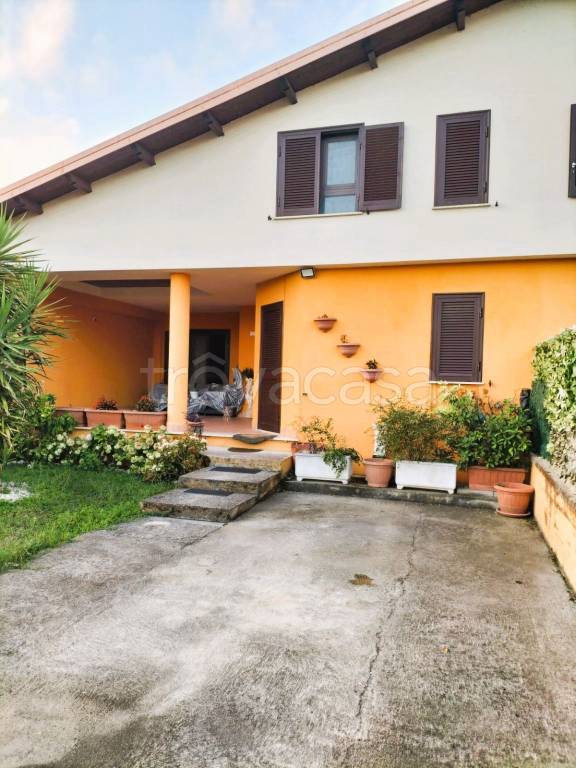 casa indipendente in vendita a Rocca d'Evandro in zona Casamarina