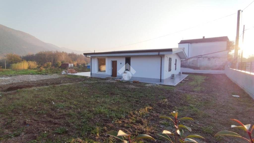 casa indipendente in vendita a Rocca d'Evandro