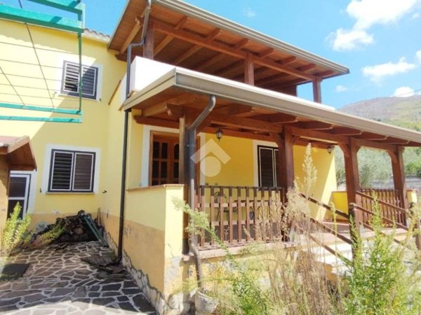 casa indipendente in vendita a Rocca d'Evandro in zona Camino