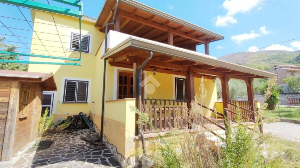 casa indipendente in vendita a Rocca d'Evandro in zona Camino