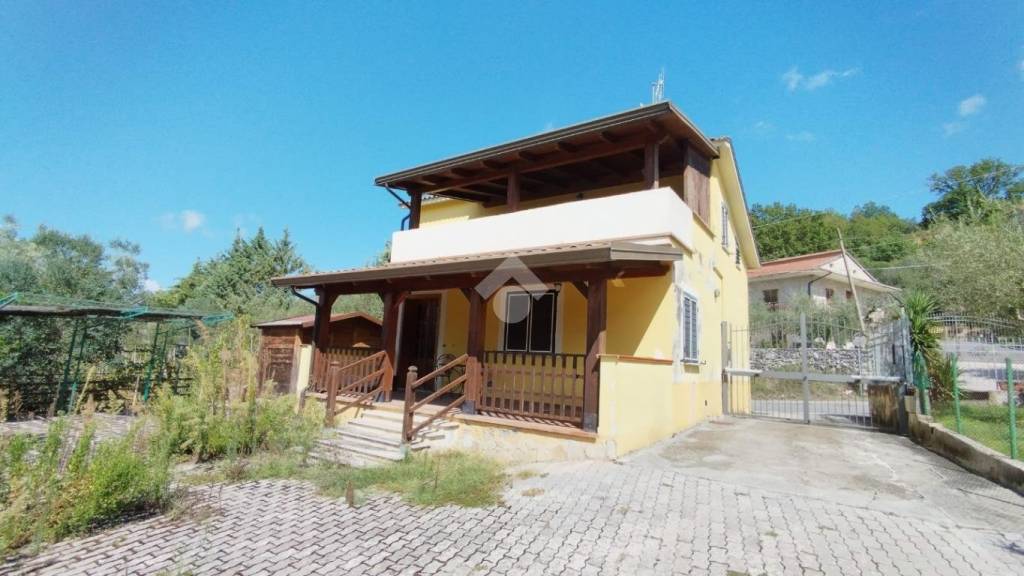 casa indipendente in vendita a Rocca d'Evandro in zona Camino