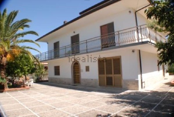 casa indipendente in vendita a Rocca d'Evandro