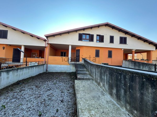 casa indipendente in vendita a Rocca d'Evandro in zona Casamarina