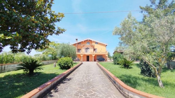 casa indipendente in vendita a Rocca d'Evandro in zona Casamarina