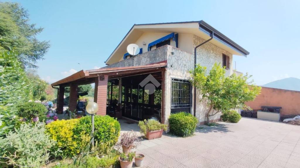 casa indipendente in vendita a Rocca d'Evandro in zona Casamarina