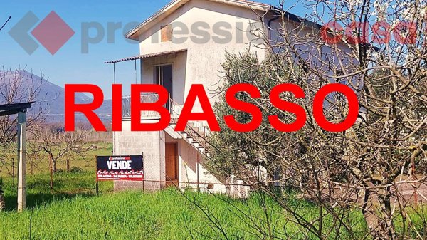 casa indipendente in vendita a Rocca d'Evandro in zona Casamarina