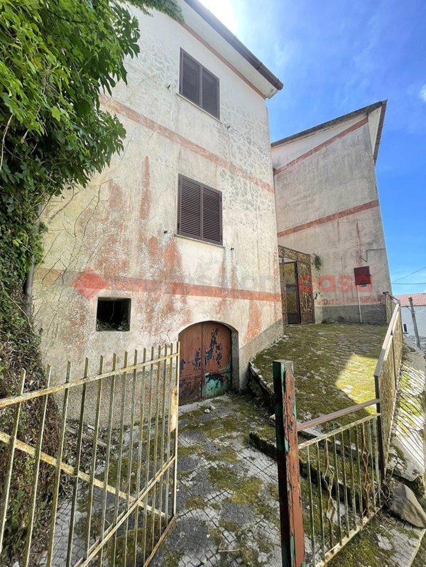 casa indipendente in vendita a Roccamonfina