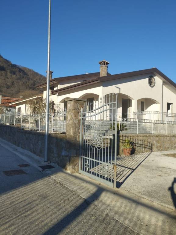 casa indipendente in vendita a Roccamonfina