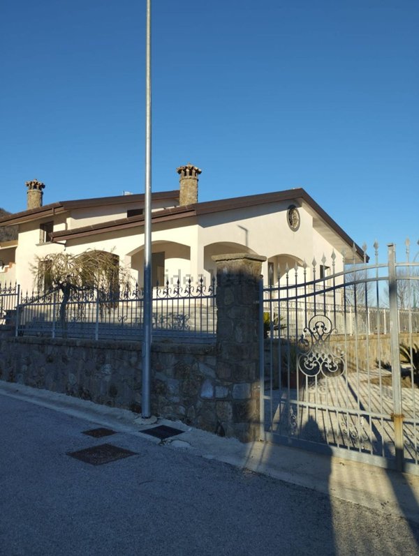 casa indipendente in vendita a Roccamonfina