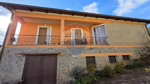 casa indipendente in vendita a Roccamonfina