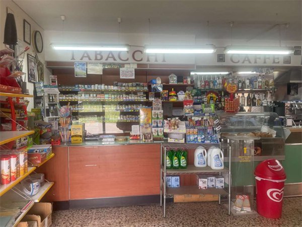 negozio in vendita a Roccaromana