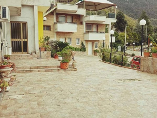 intera palazzina in vendita a Rocchetta e Croce