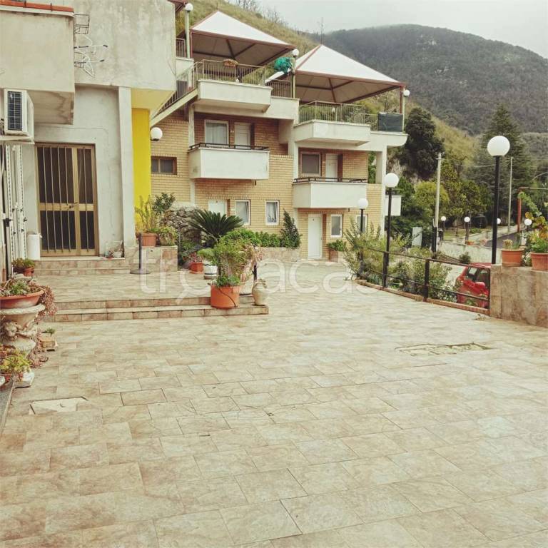 intera palazzina in vendita a Rocchetta e Croce
