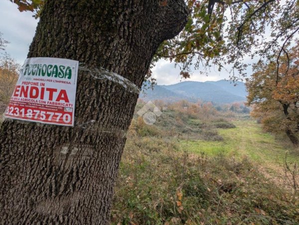terreno agricolo in vendita a Rocchetta e Croce in zona Rocchetta