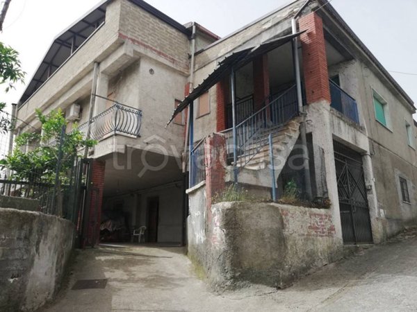 casa indipendente in vendita a Ruviano in zona Alvignanello