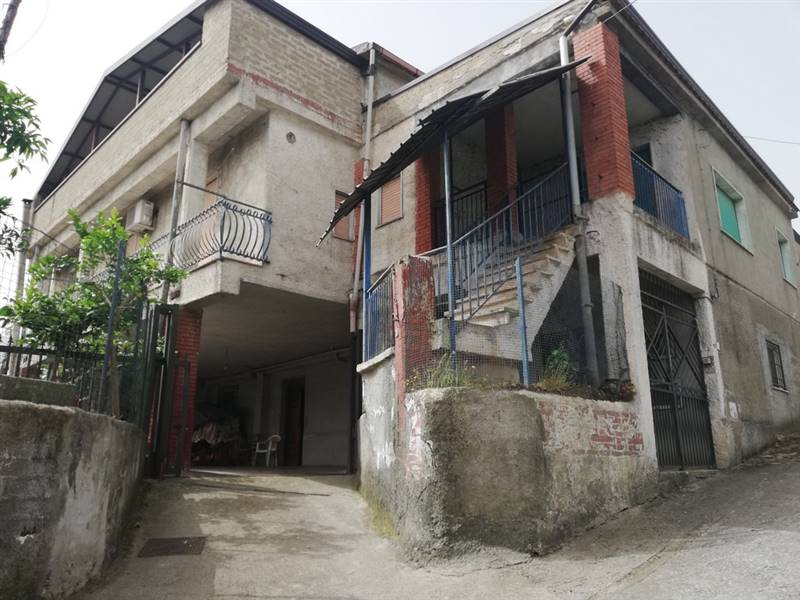 casa indipendente in vendita a Ruviano in zona Alvignanello