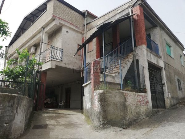 casa indipendente in vendita a Ruviano in zona Alvignanello