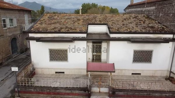 casa indipendente in vendita a Ruviano in zona Alvignanello