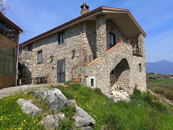 casa indipendente in vendita a Ruviano