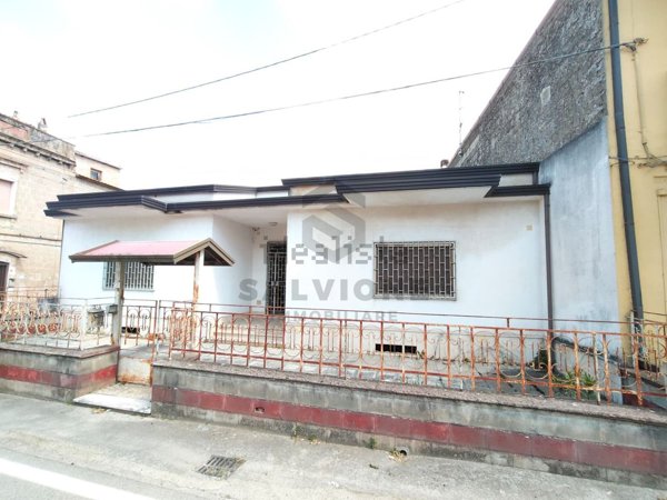 casa indipendente in vendita a Ruviano in zona Alvignanello