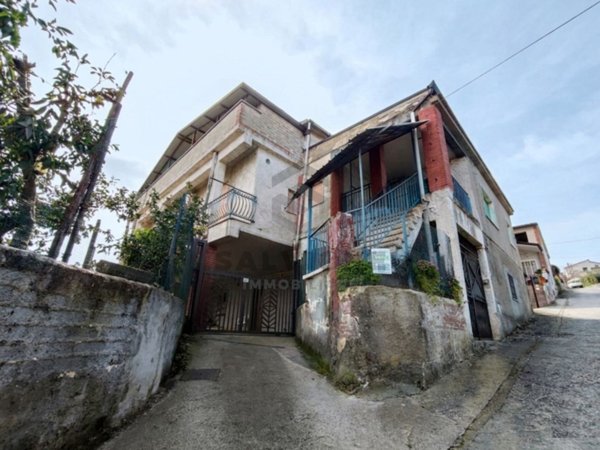 casa indipendente in vendita a Ruviano in zona Alvignanello