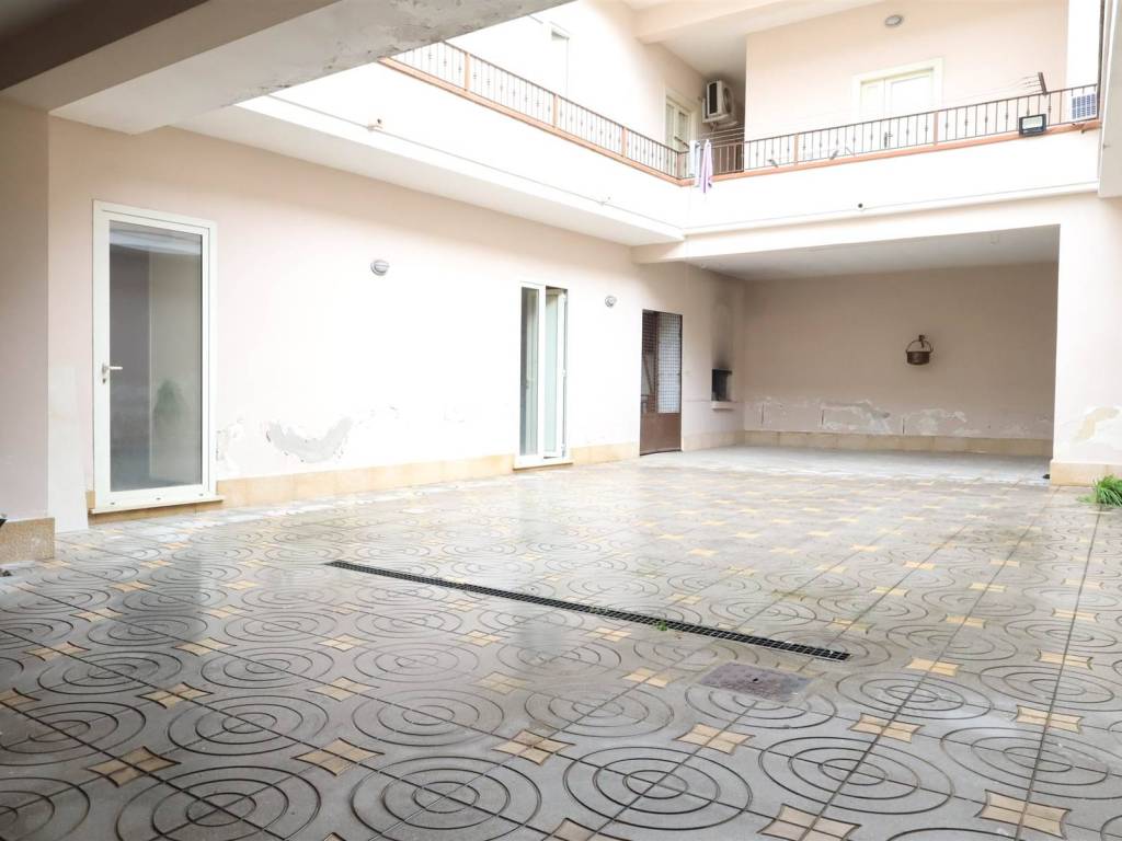intera palazzina in vendita a San Cipriano d'Aversa
