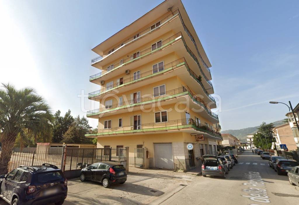 locale commerciale in vendita a San Felice a Cancello in zona Cancello