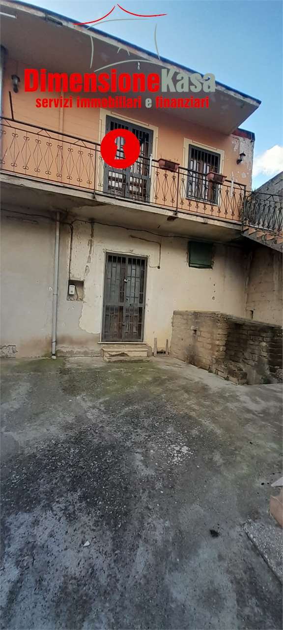 casa semindipendente in vendita a San Felice a Cancello in zona Talanico