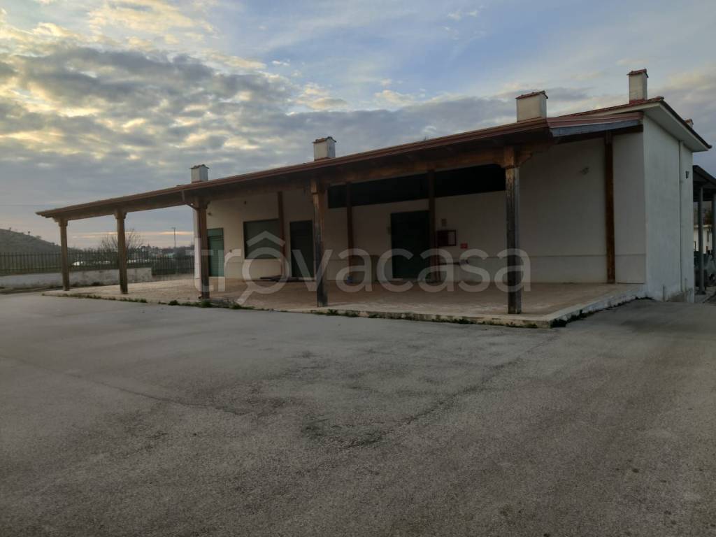 locale commerciale in vendita a San Felice a Cancello