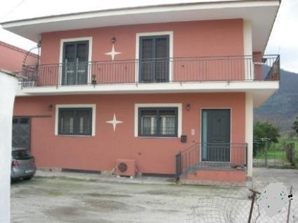 casa indipendente in vendita a San Felice a Cancello in zona Botteghino