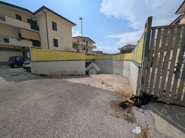 locale commerciale in vendita a San Felice a Cancello